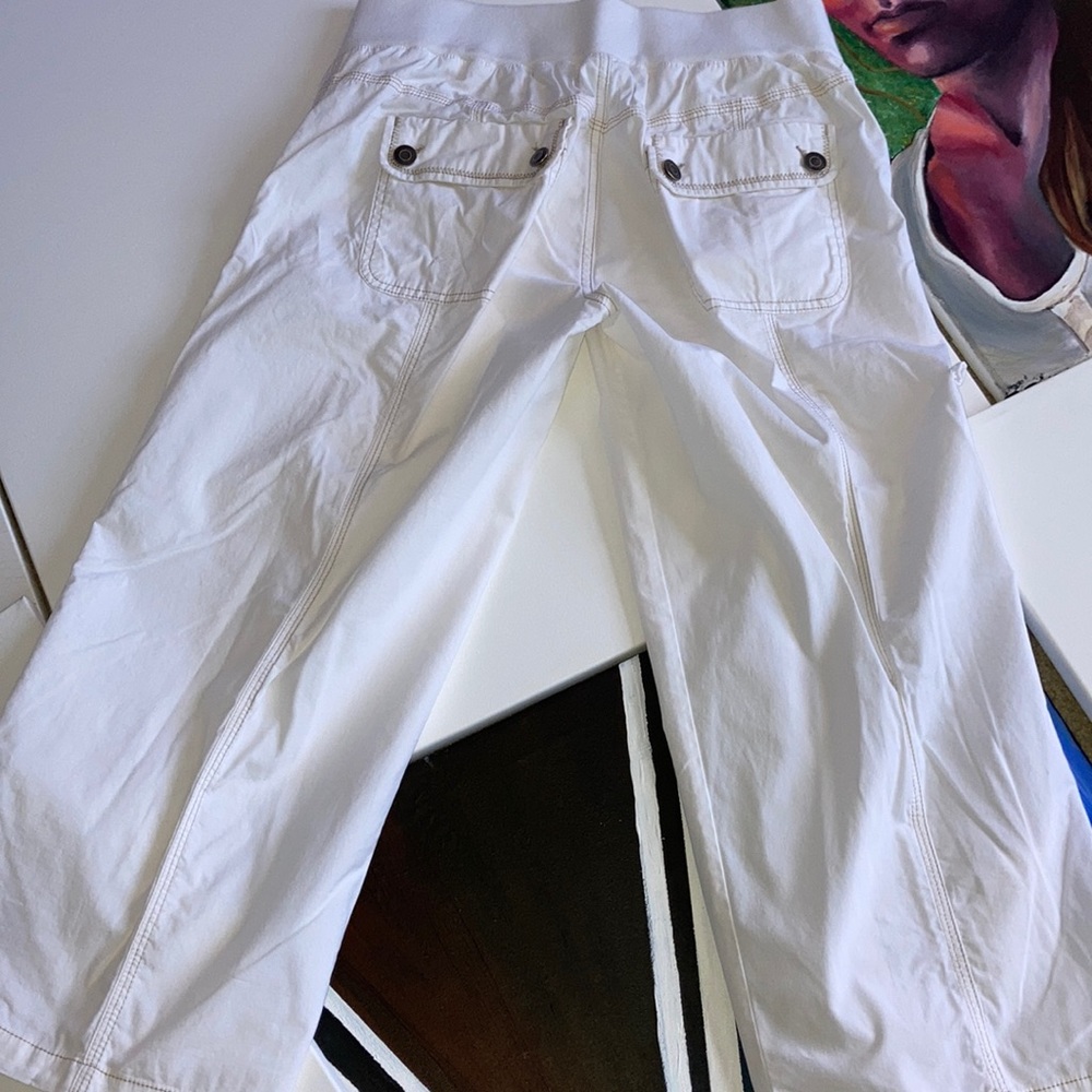 Adjustable capris. - Picture 6 of 10